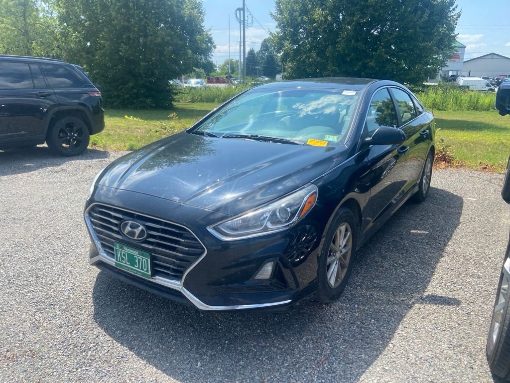 Used 2018 Phantom Black Hyundai SE image 3