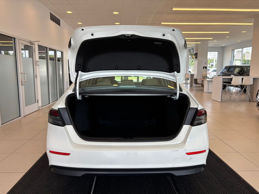 Used 2023 White Honda EX image 9