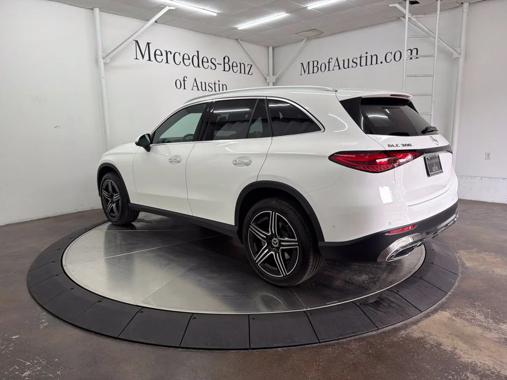 New 2027 White Mercedes-Benz GLC 300 image 4
