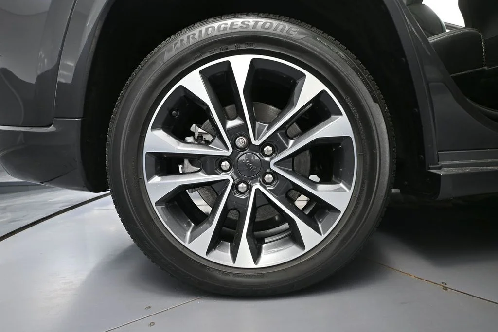Used 2023 Gray Jeep Overland 4xe image 11