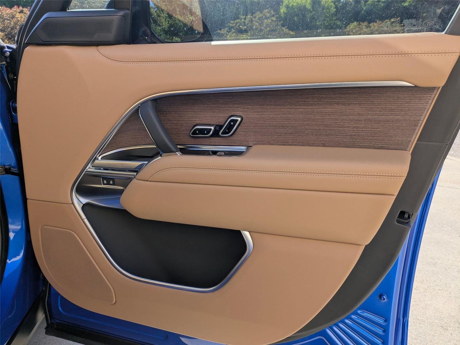 New 2026 Velocity Blue Land Rover SE image 32