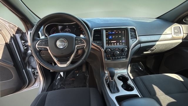 Used 2016 Silver Jeep Laredo image 10