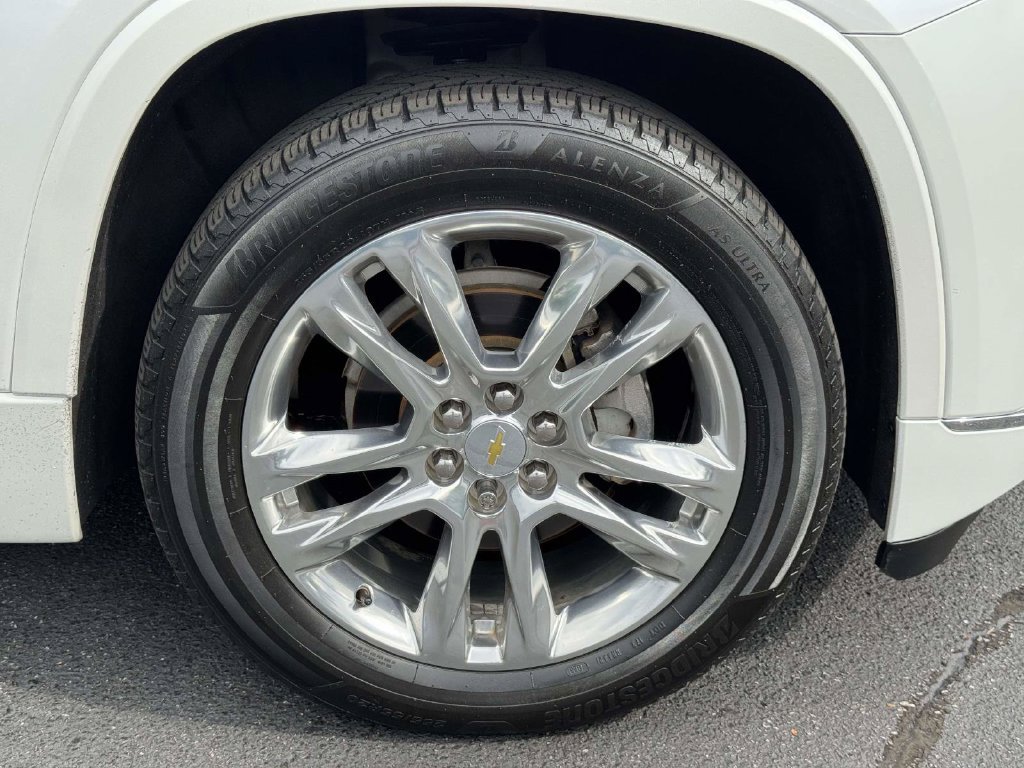 Used 2018 Beige Chevrolet High Country image 29