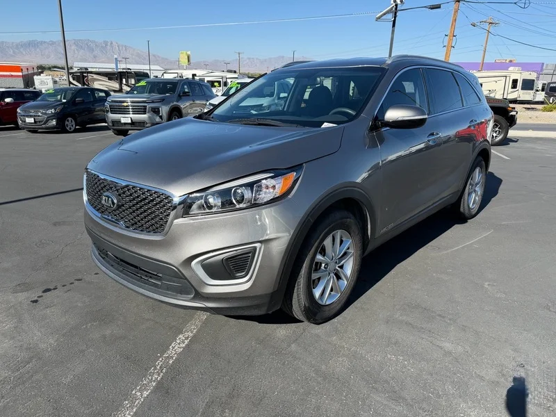 Used 2018 Titanium Silver Kia LX V6 image 7
