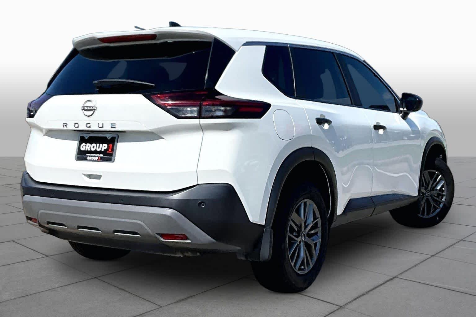 Used 2023 Glacier White Nissan S image 11