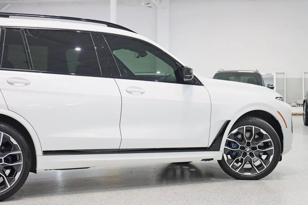 2025 BMW X7 M60i