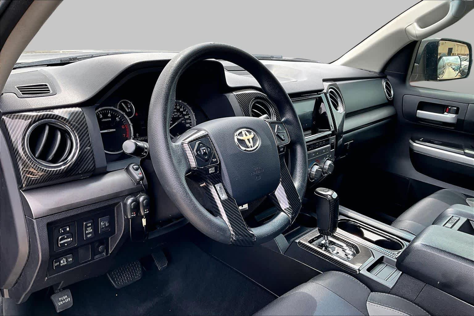 Used 2016 Black Toyota SR5 image 16
