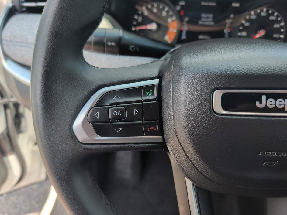Used 2024 Bright White Clearcoat Jeep Latitude image 19