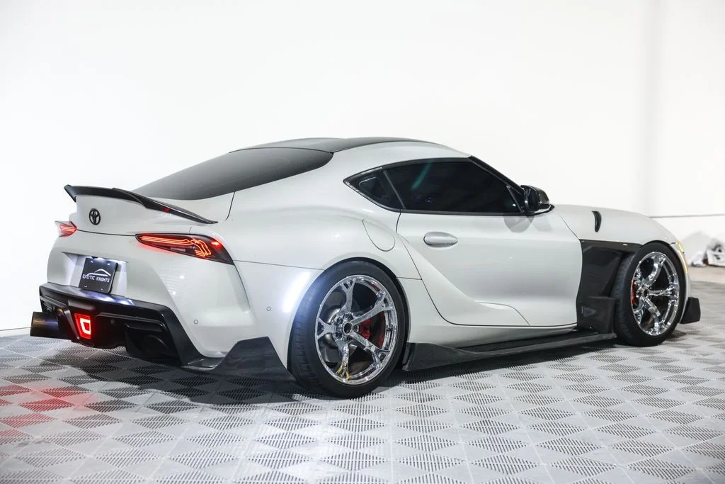 Used 2022 White Toyota 3.0 image 8