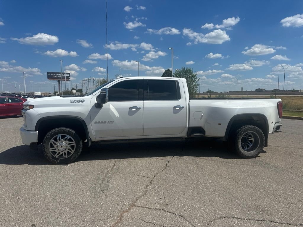 Used 2021 White Chevrolet High Country image 2