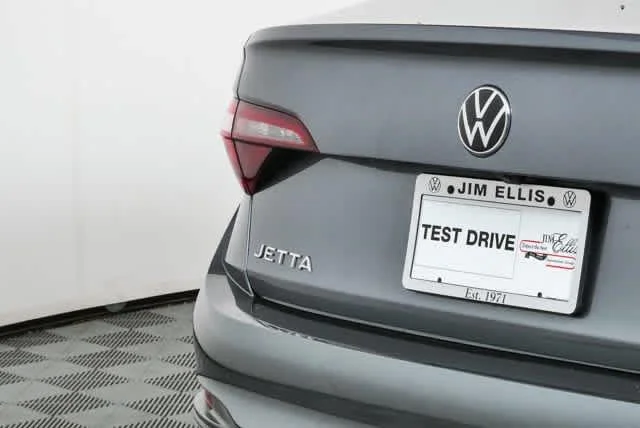 Certified Used 2024 Platinum Gray Metallic Volkswagen SE image 33