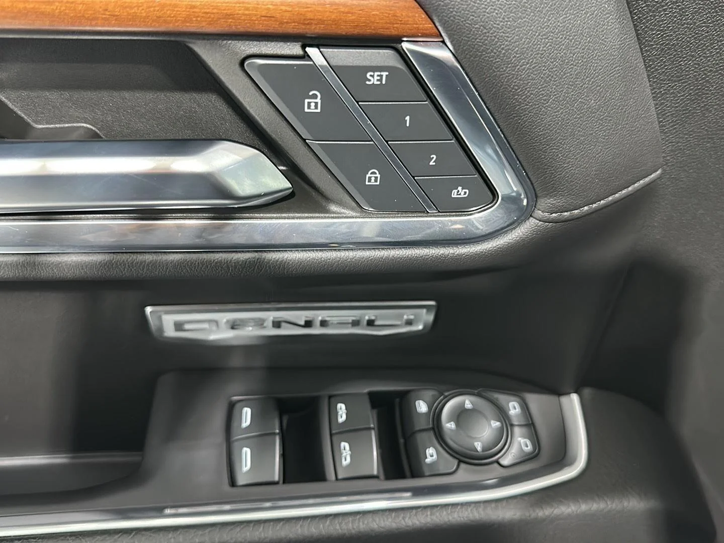 Used 2022 Onyx Black GMC Denali image 21