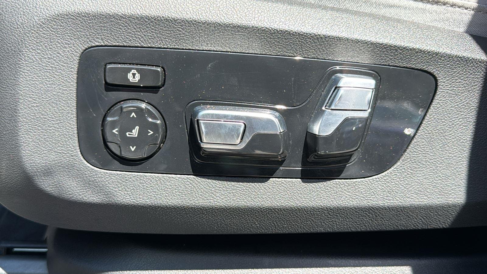 Used 2024 Skyscraper Grey Metallic BMW xDrive50e image 11