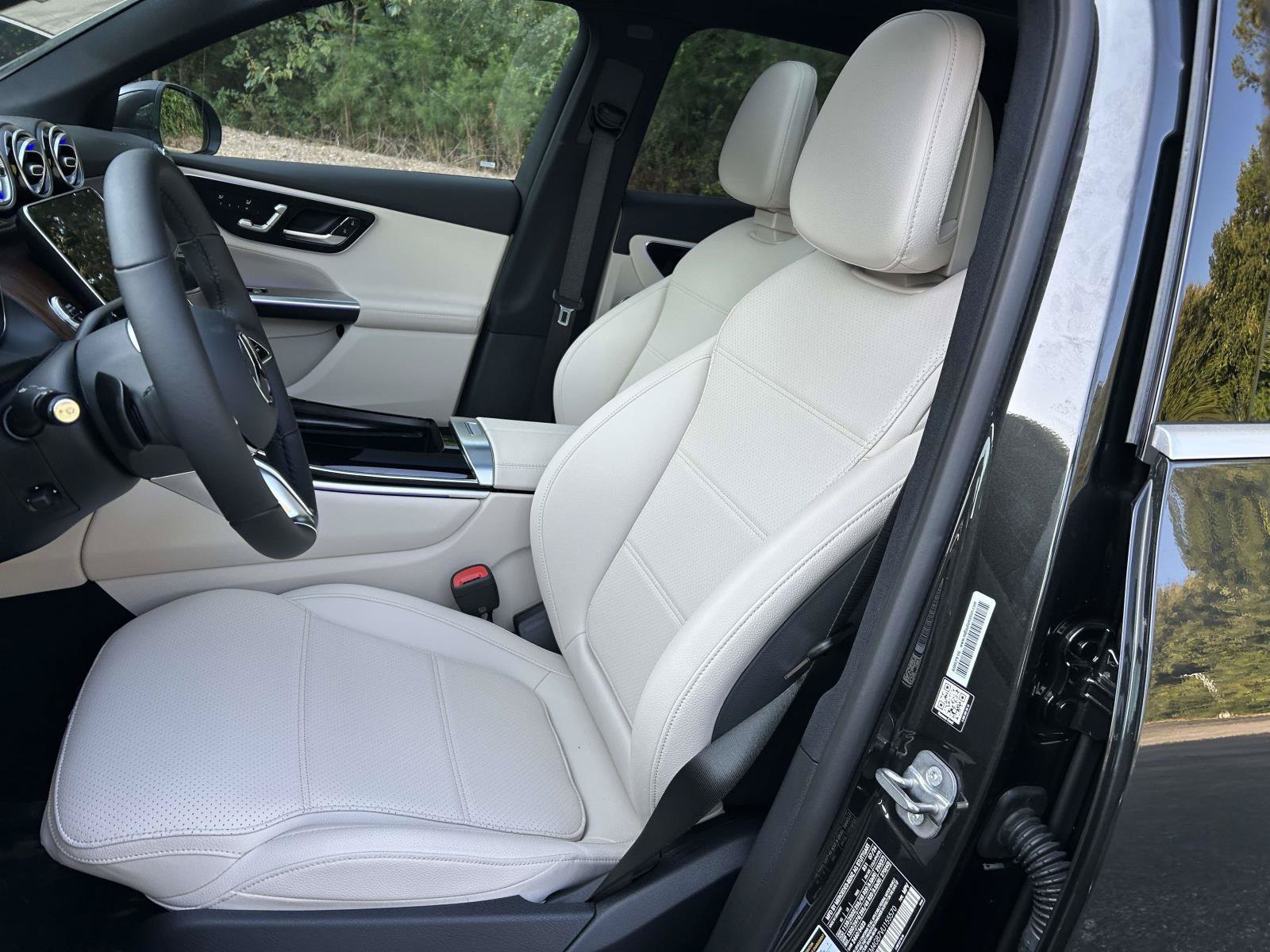 New 2027 Graphite Grey Metallic Mercedes-Benz GLC 300 SUV image 21