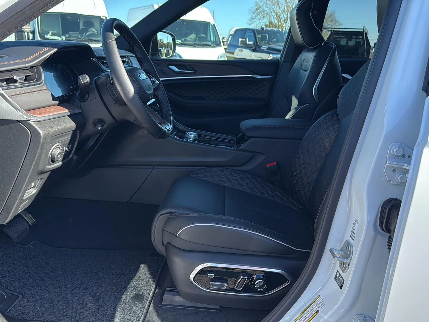 New 2025 Bright White Clearcoat Jeep Summit image 9
