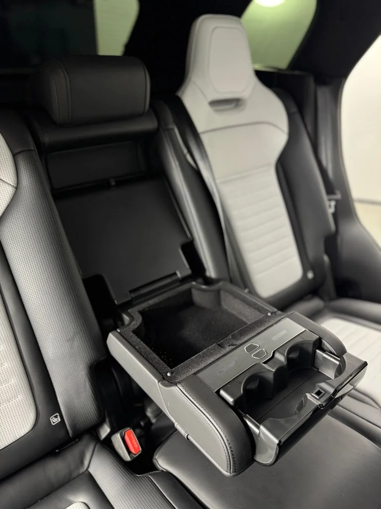 Used 2025 Velocity Blue SV Bespoke Ultra Metallic Satin Land Rover SV Edition Two image 21