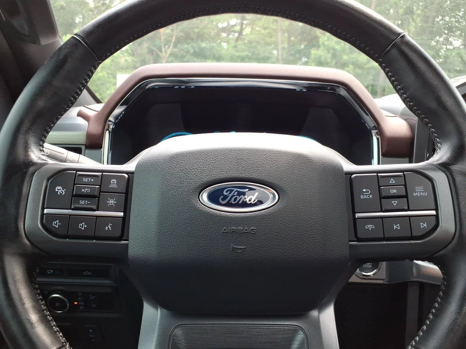 Used 2023 White Metallic Ford LARIAT image 28