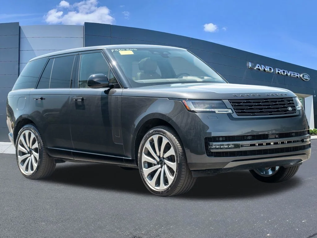New 2026 Carpathian Grey Land Rover SE image 3