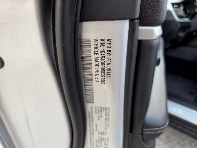 Used 2025 Silver Jeep Limited image 20