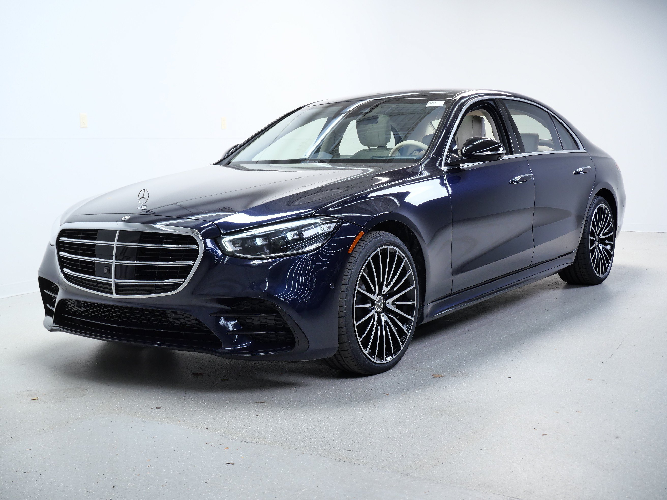 Used 2022 Nautical Blue Metallic Mercedes-Benz S 500 image 9
