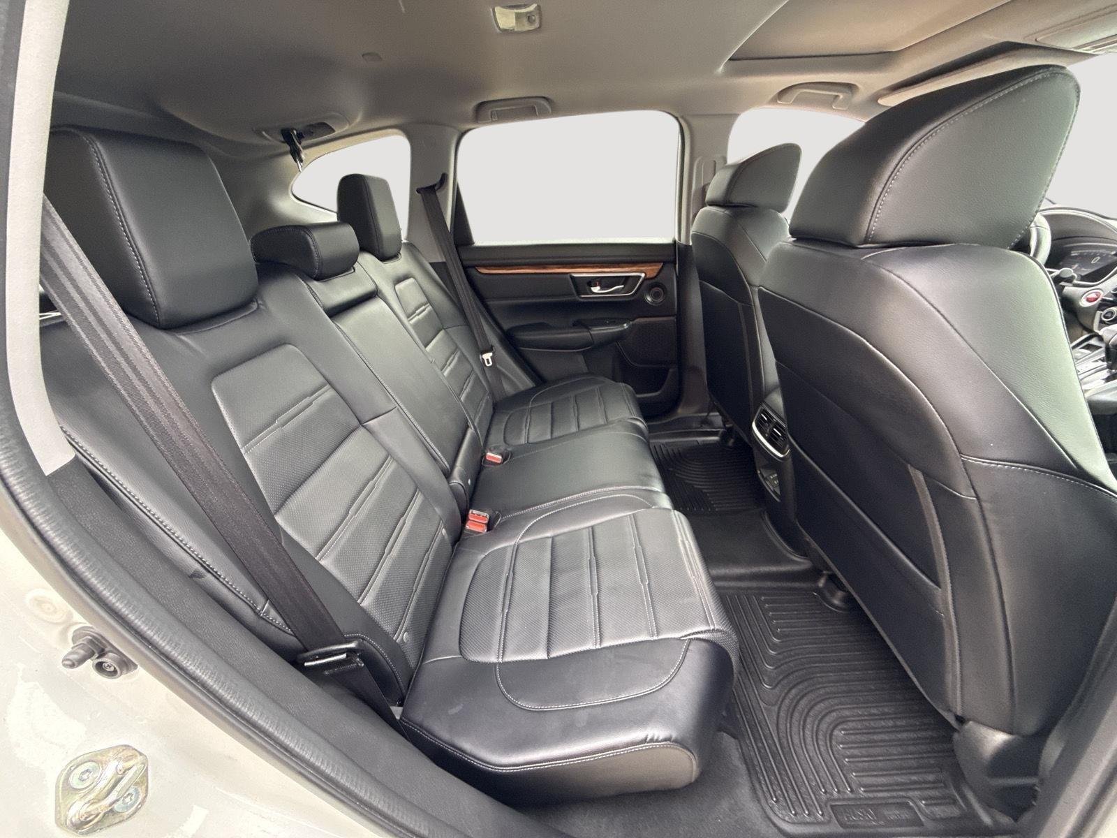 Used 2018 White Diamond Pearl Honda Touring image 5