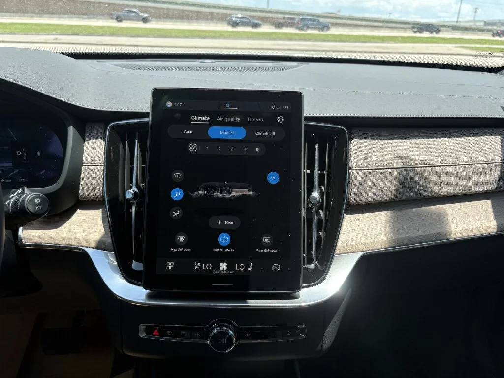 2026 Volvo XC90 Plus - Photo 16