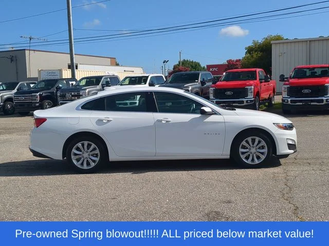 Used 2025 White Chevrolet LT image 14