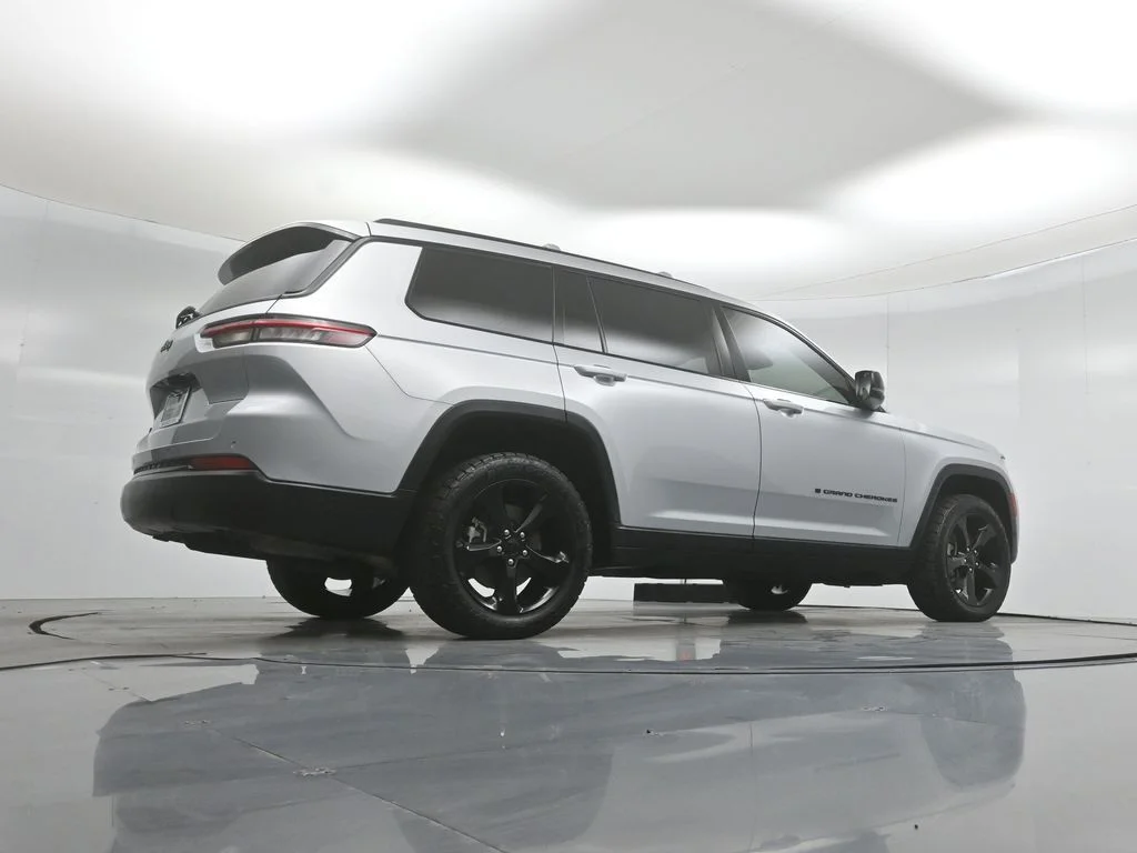 Certified Used 2021 Silver Jeep Altitude image 46