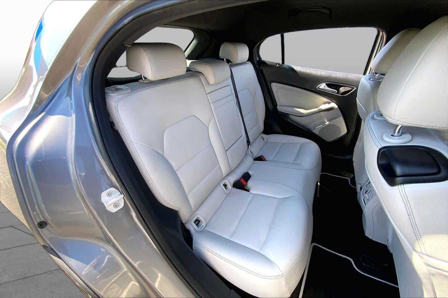 Used 2016 Mountain Gray Metallic Mercedes-Benz GLA 250 image 20