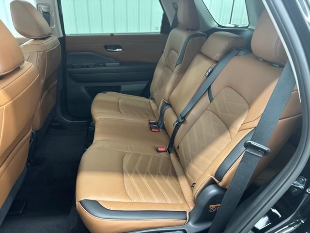 Used 2025 Black Nissan Platinum image 12