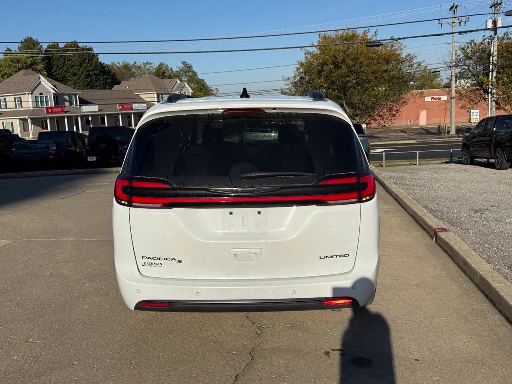 Used 2024 White Chrysler Limited image 7