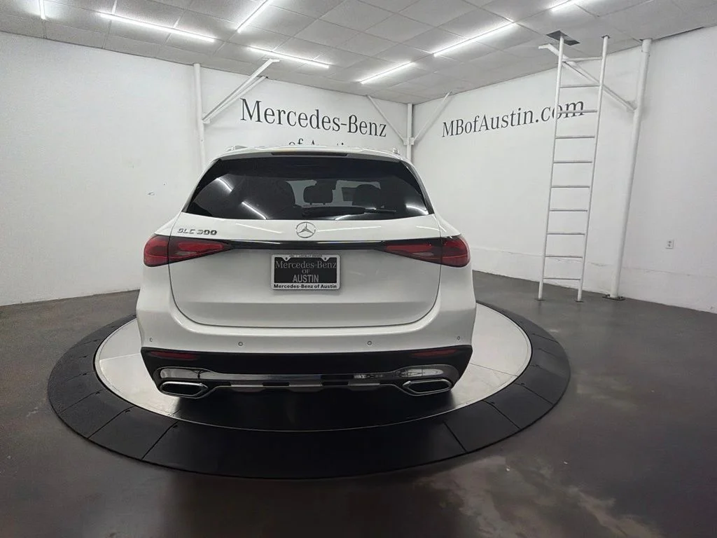 New 2027 White Mercedes-Benz GLC 300 image 6