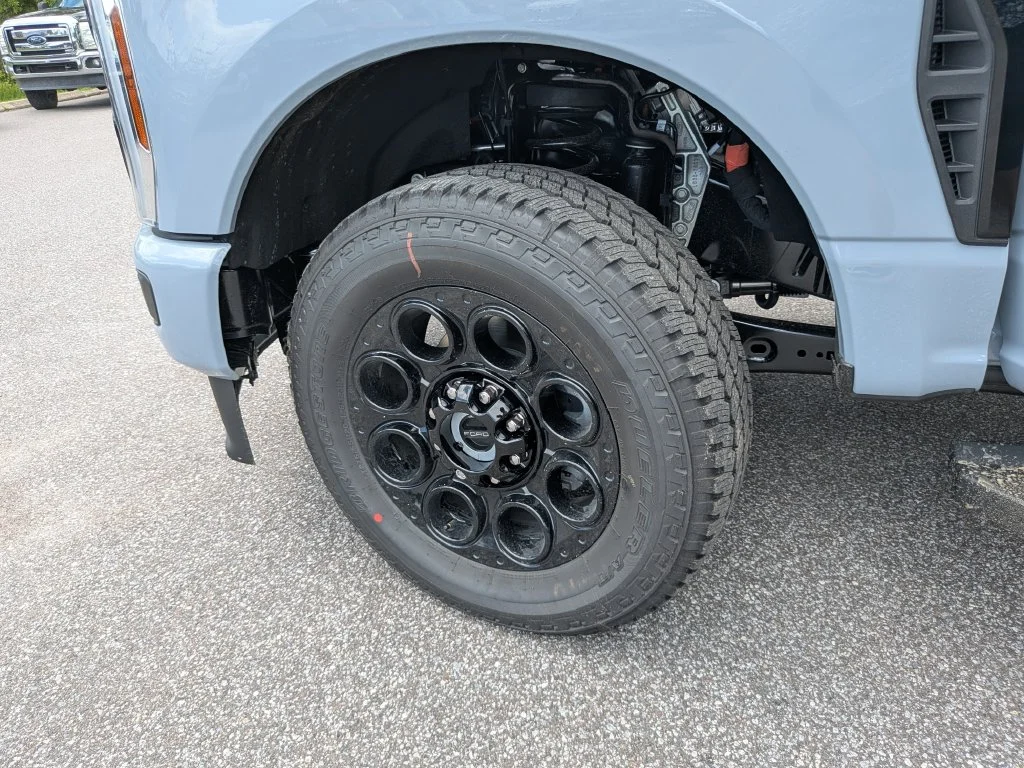 New 2026 Glacier Gray Metallic Tri-Coat Ford F-250® Lariat® image 35