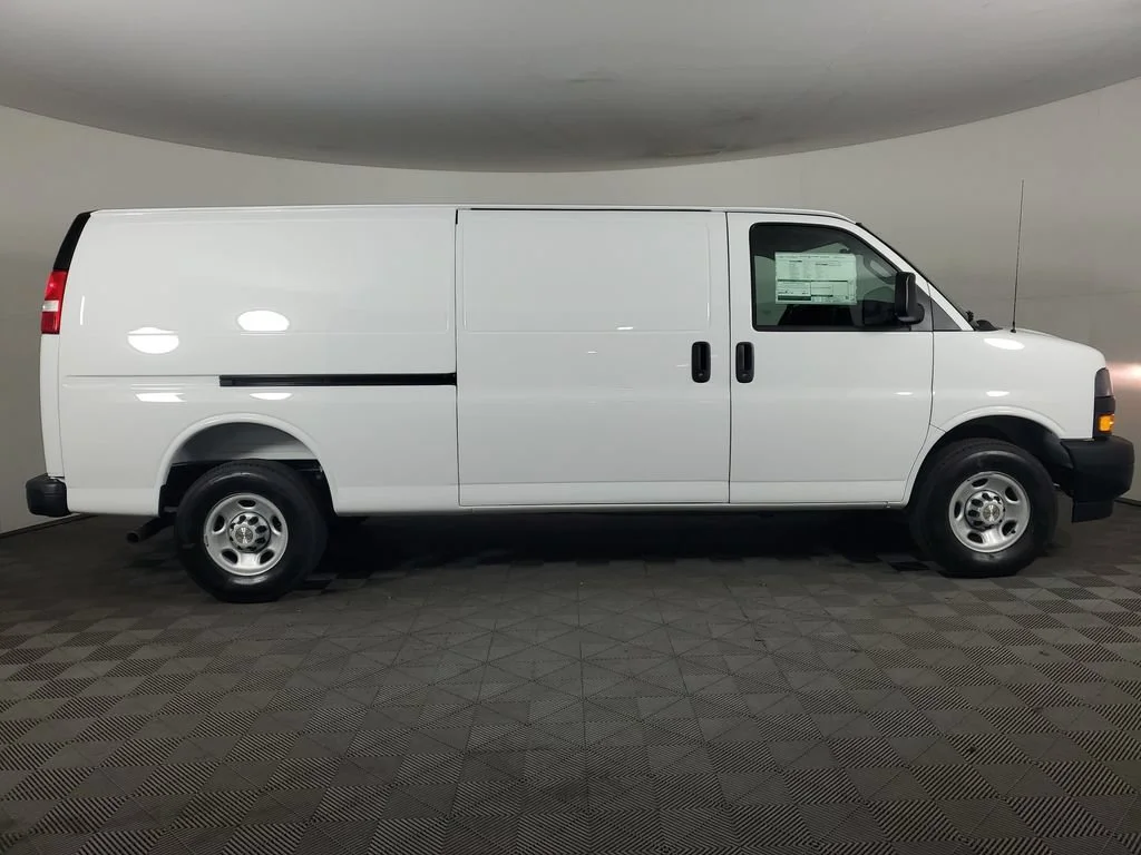 New 2025 Summit White Chevrolet WT image 1