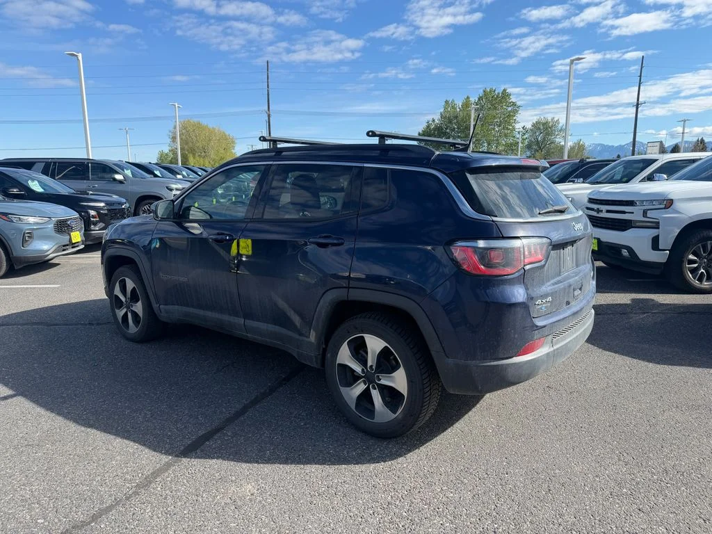 Used 2018 Blue Jeep Latitude image 2