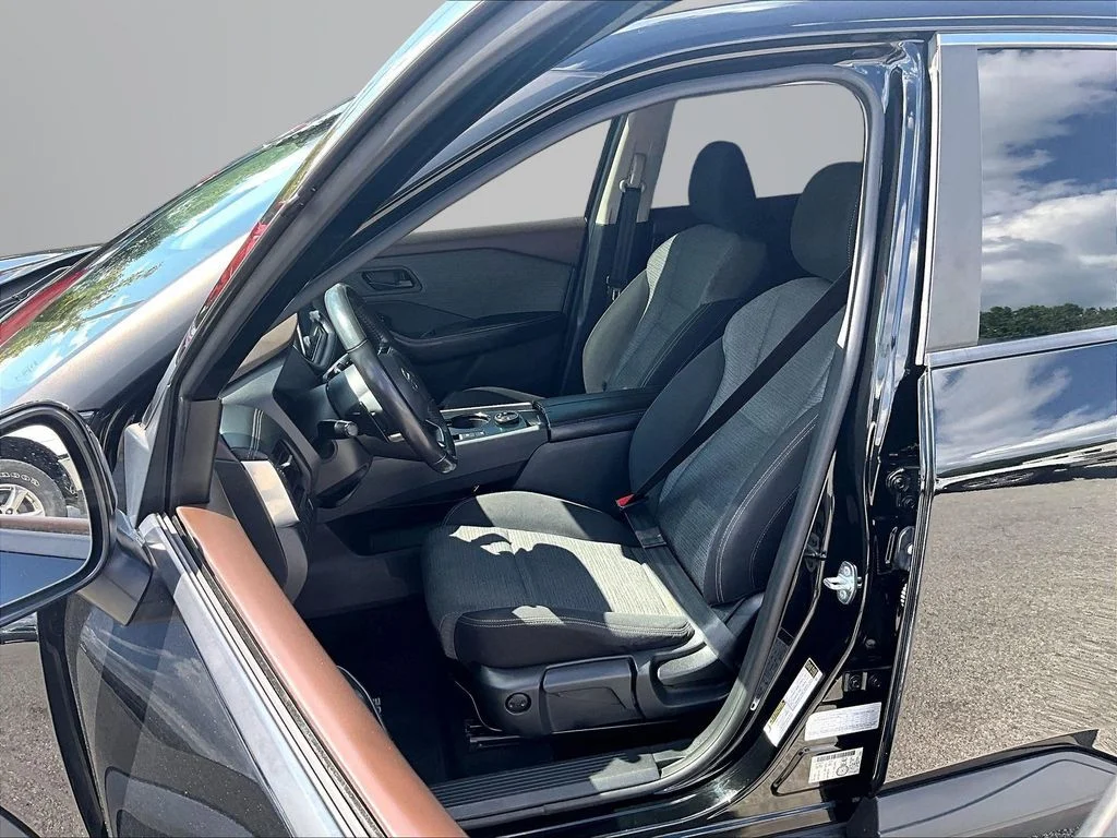 Used 2021 Black Nissan S image 26