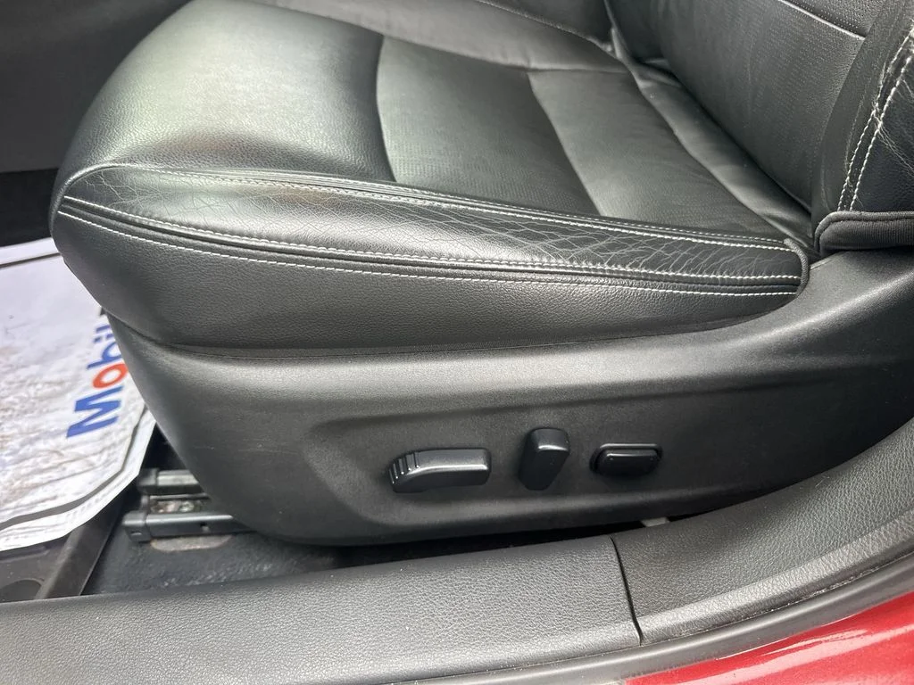 Used 2019 Red Nissan 2.5 Platinum image 12