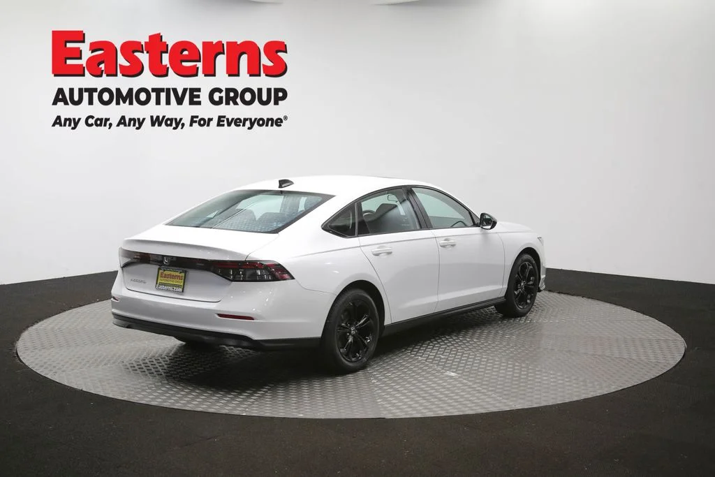 Used 2025 White Honda SE image 39
