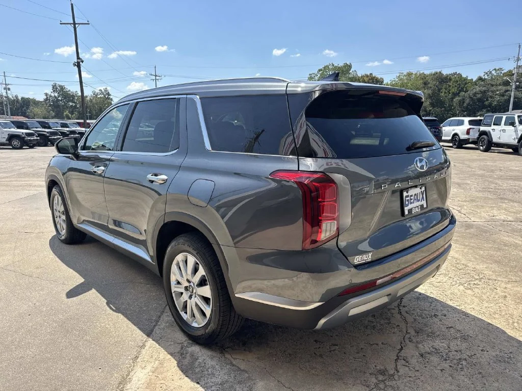 Used 2025 Gray Hyundai SEL image 9