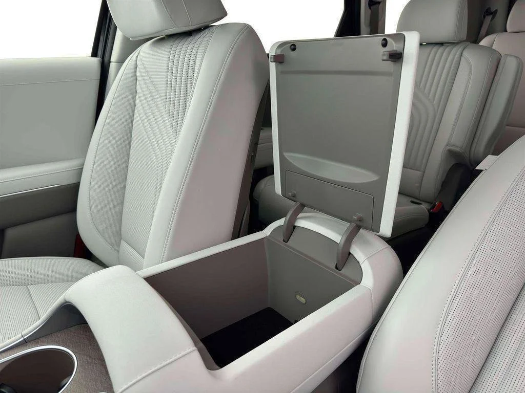 New 2026 Black Hyundai SEL Premium image 18