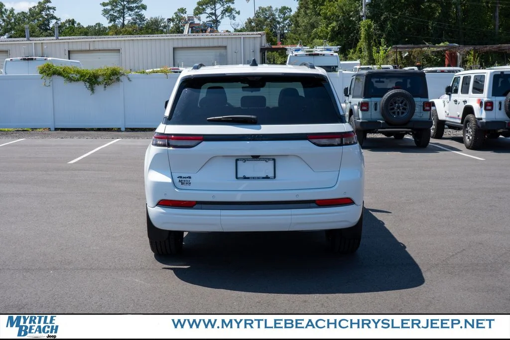 New 2026 Bright White Clear-Coat Exterior Paint Jeep Limited Reserve image 5