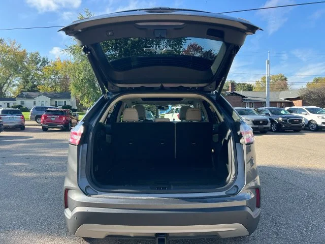 Used 2022 Gray Ford SEL image 28