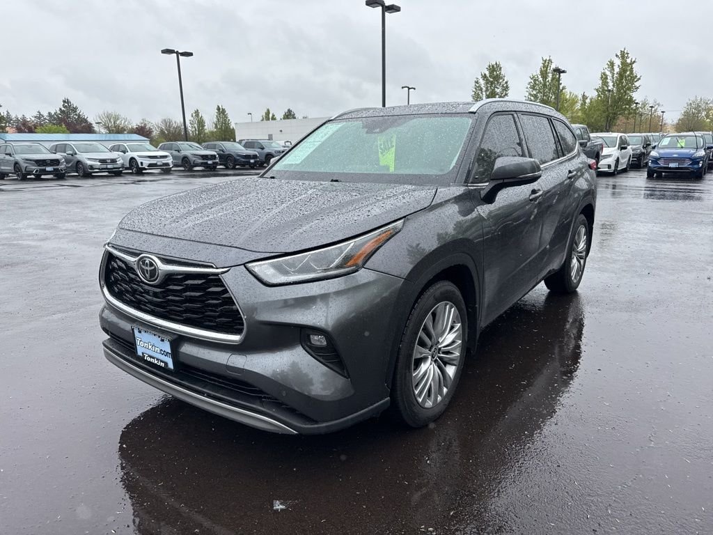 Used 2022 Magnetic Gray Metallic Toyota Platinum image 3