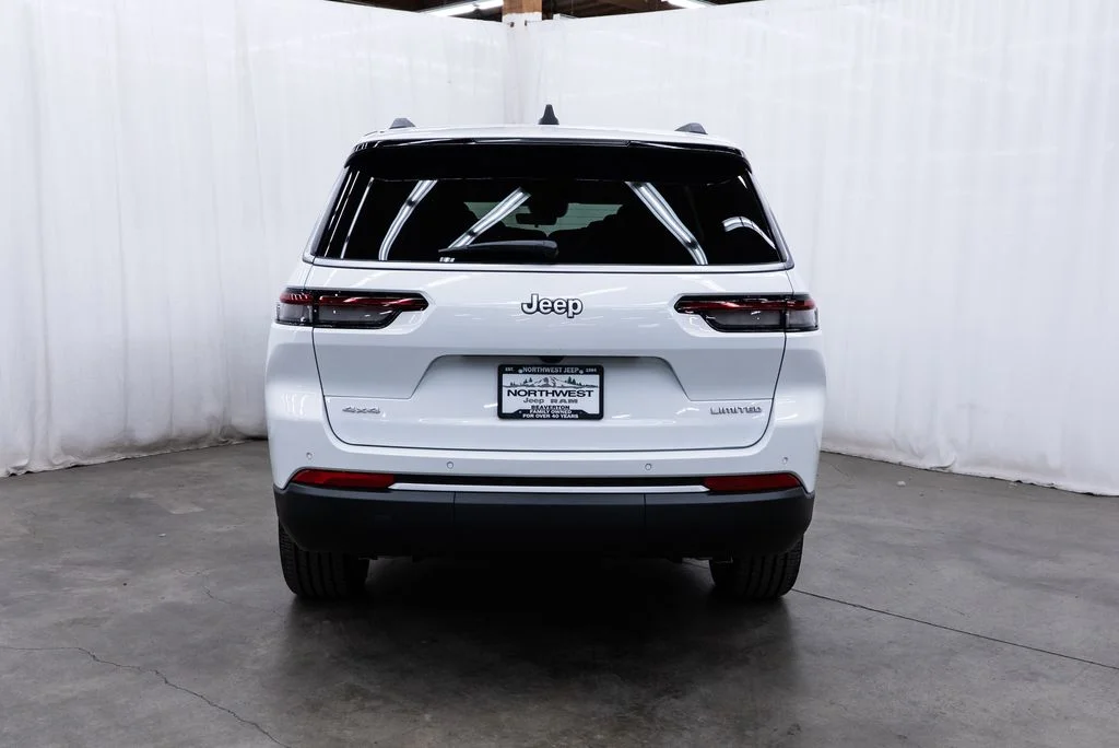 New 2026 Bright White Clear-Coat Exterior Paint Jeep Limited image 5