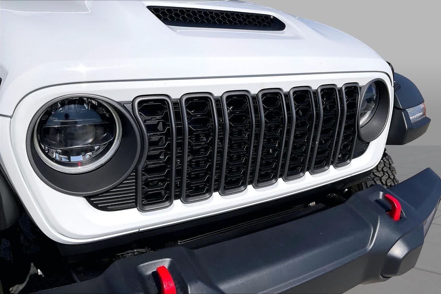 Used 2026 Bright White Clearcoat Jeep Rubicon image 28