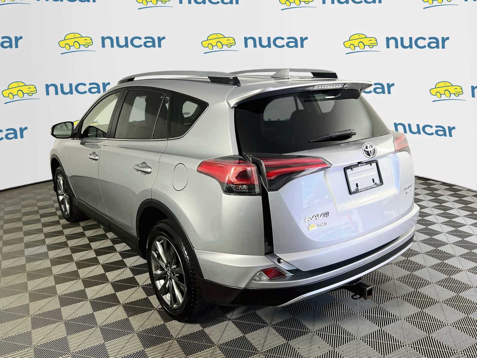 Used 2018 Silver Sky Metallic Toyota Limited image 5
