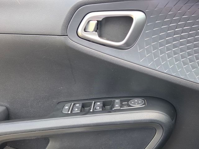Used 2021 Orange Kia S image 27