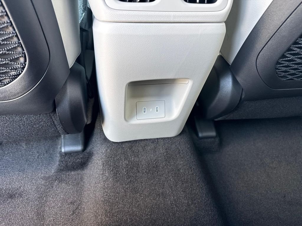 New 2026 Shimmering Silver Hyundai Limited image 10