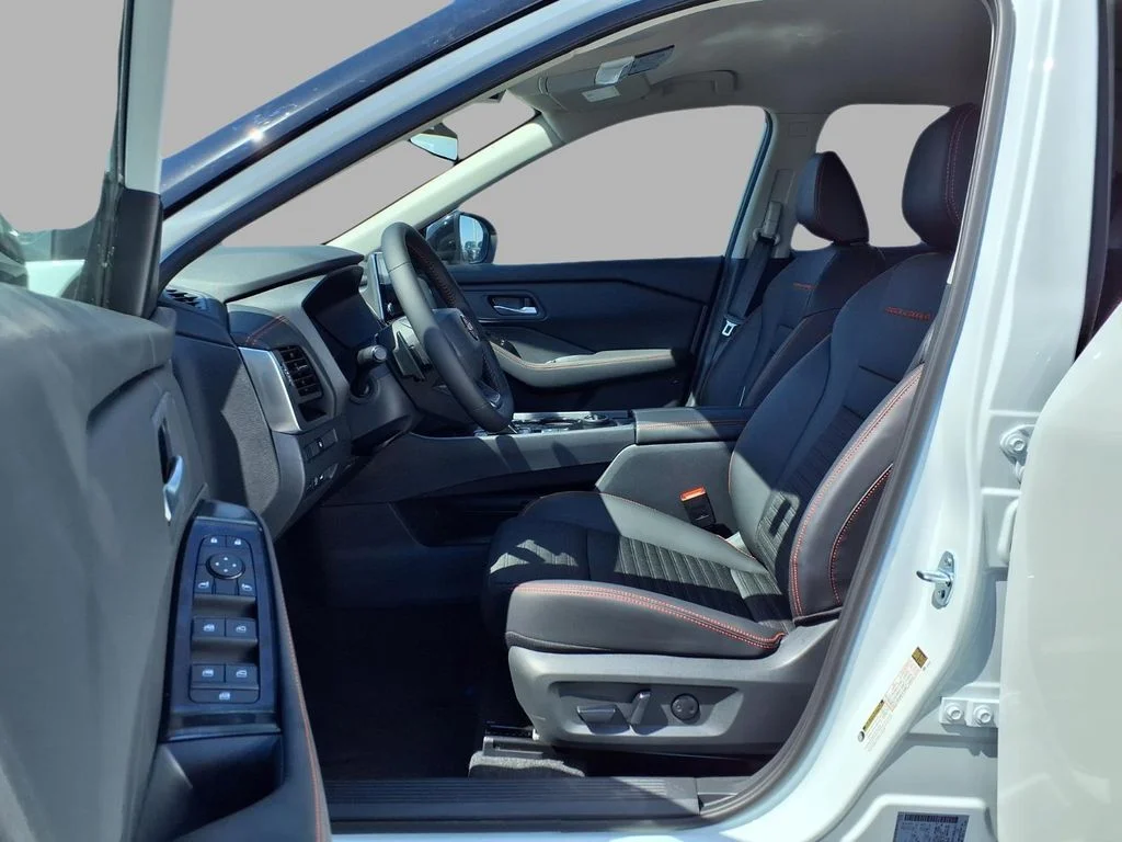 New 2026 Everest White Pearl TriCoat Nissan Rock Creek® image 22