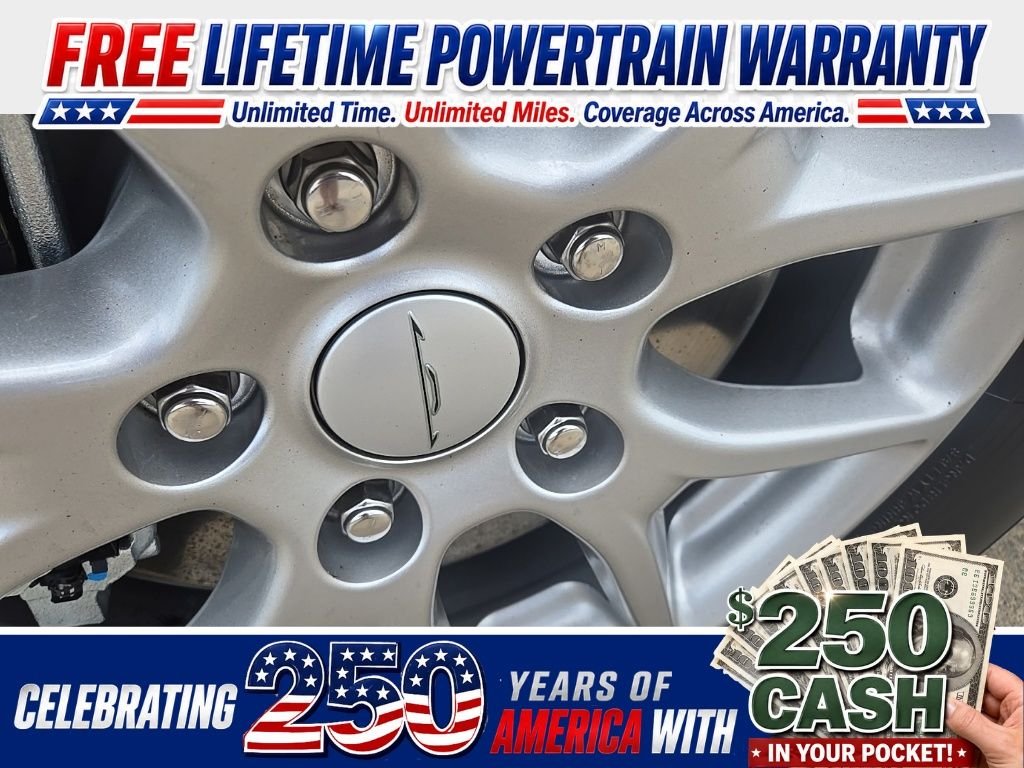New 2027 Bright White Clear-Coat Exterior Paint Chrysler Select image 25